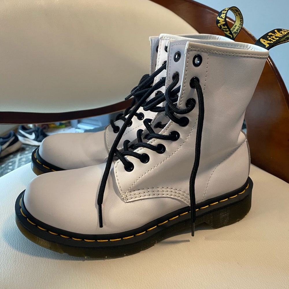 Doc Martens size 7 white Air cushion sole